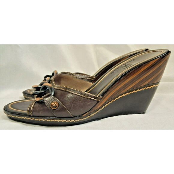 Cole Haan D19012 Women’s 7.5 B Wedge Slide Sandals Brown Leather Chain Accent - Picture 2 of 10